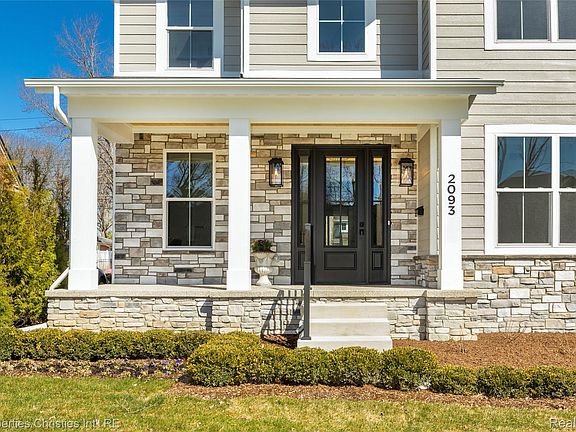 3rd image of 2093 Pembroke Rd