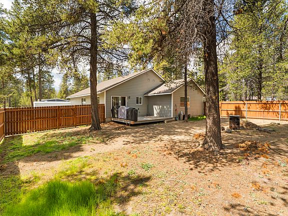 5th image of 16020 Alpine Dr