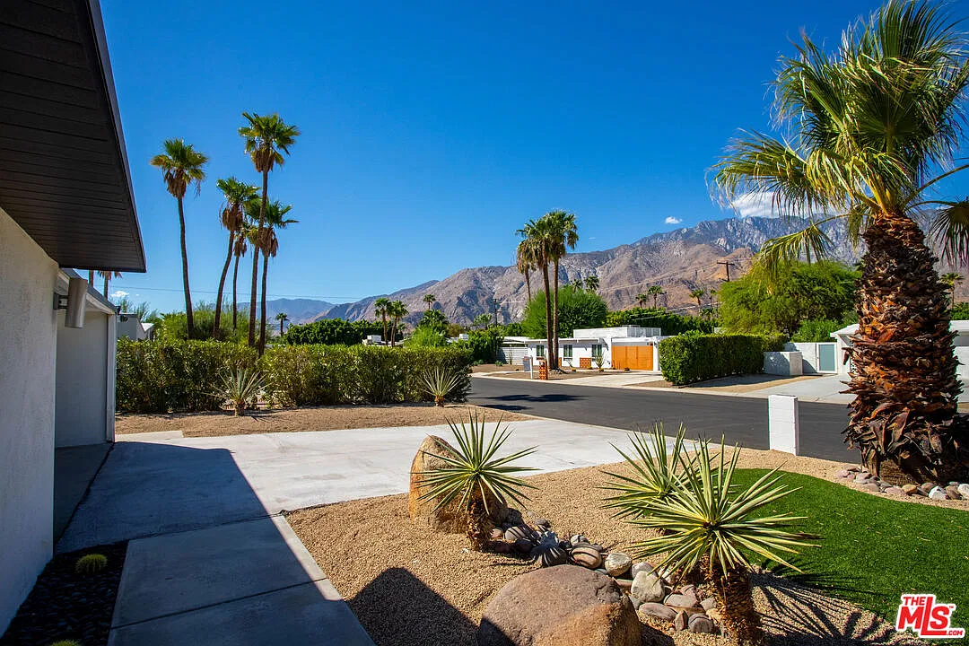 3 bed, 2.0 bath, 1463 sqft, $4,950 — Photo 4
