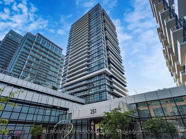 251 Manitoba St #504, Toronto, ON M8Y 0C7