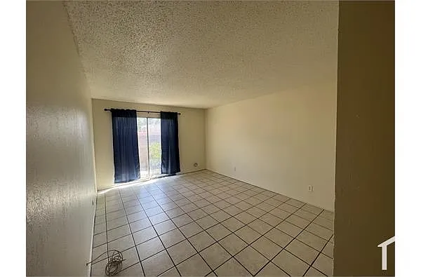 Building Photo - 545 Palomas Dr SE #B