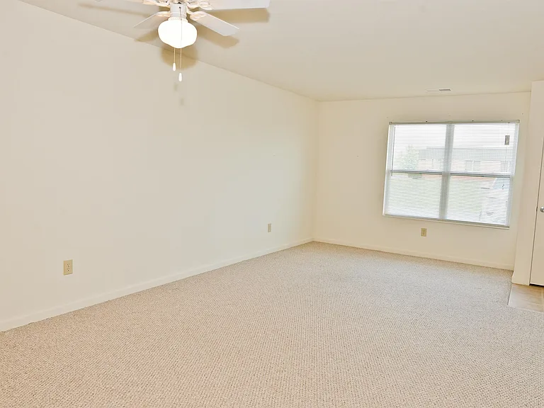 1825 Wichman Ln — Photo 23