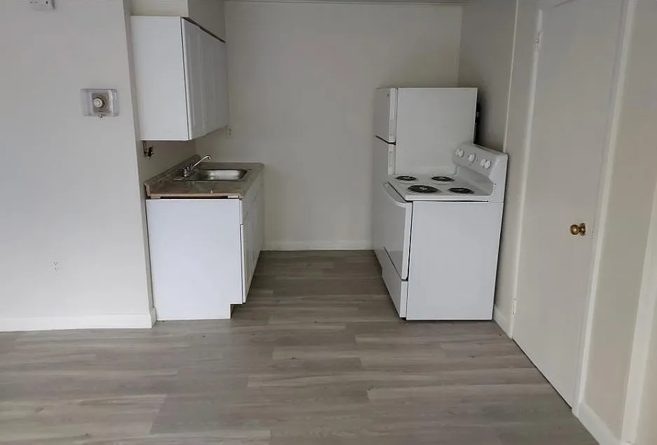 Studio, 500 sqft, $1,300 — Photo 3