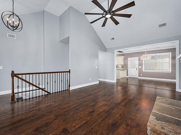 4th image of 512 McGrath Dr