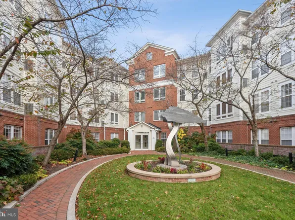 801 S Greenbrier St APT 218, Arlington, VA 22204