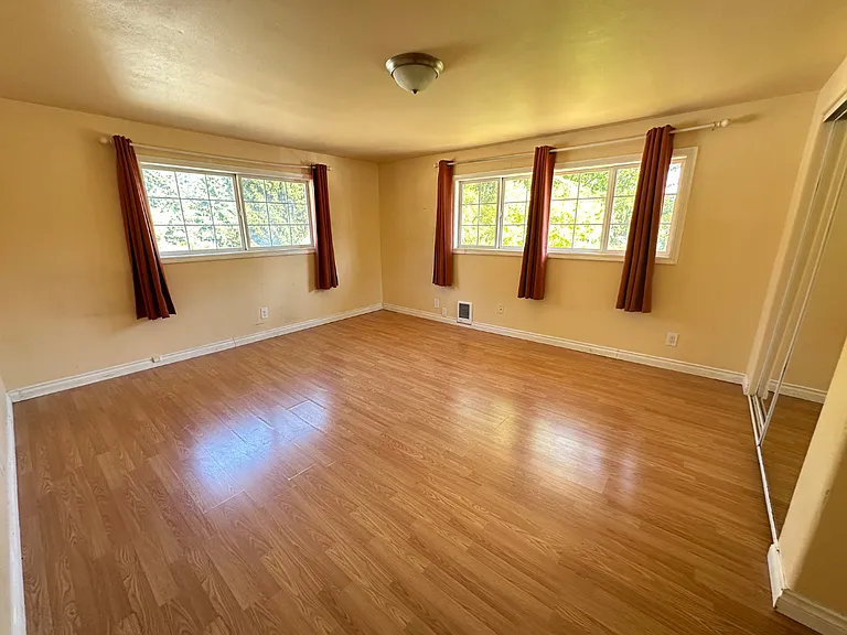 7819 203rd St SW — Photo 4