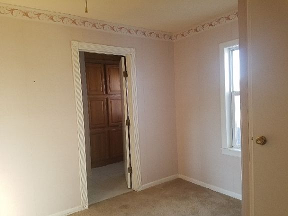 4th image of 217 Harvey St
