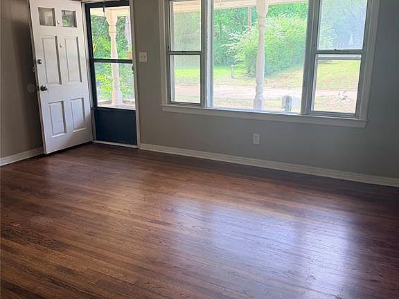3rd image of 3104 N Holman Ct