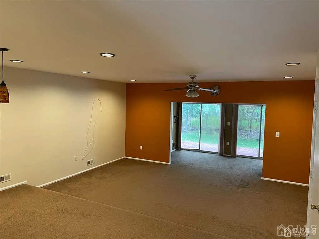 Building Photo - 401 Hadleigh Ln