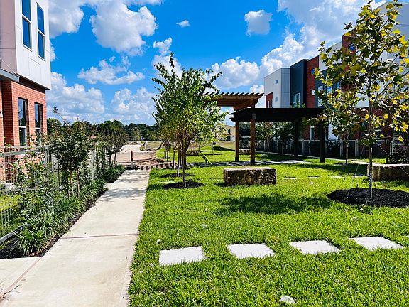 Courtyard with Pergola Seating
