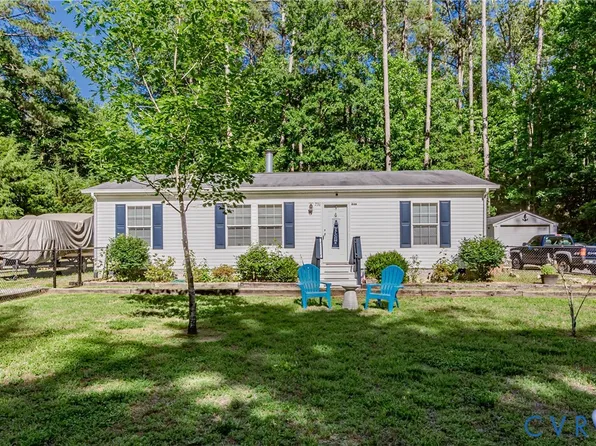 236 Hickory Dr, Hartfield, VA 23071