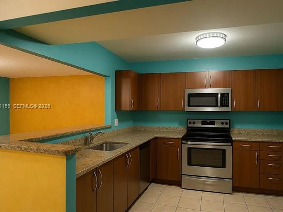1621 Collins Avenue Cu #701