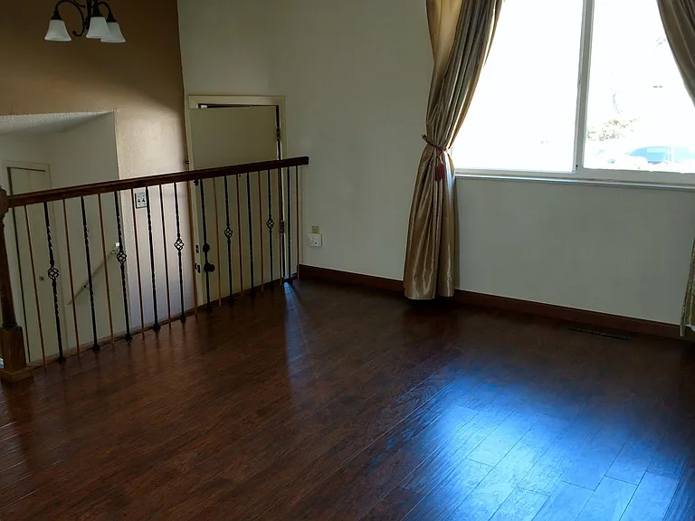 1085 Applewood Dr — Photo 4