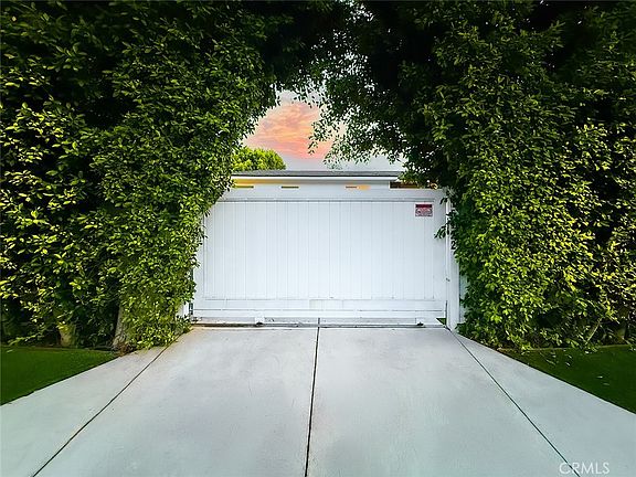 2nd image of 15722 Magnolia Blvd