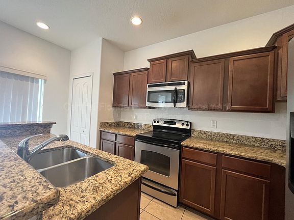 4th image of 10935 Savannah Landing Cir