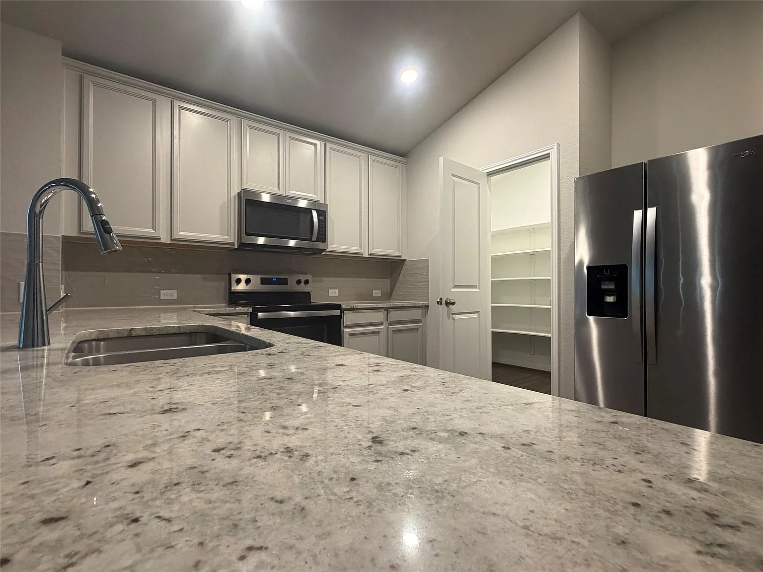 4 bed, 2.0 bath, 1494 sqft, $2,500 — Photo 3