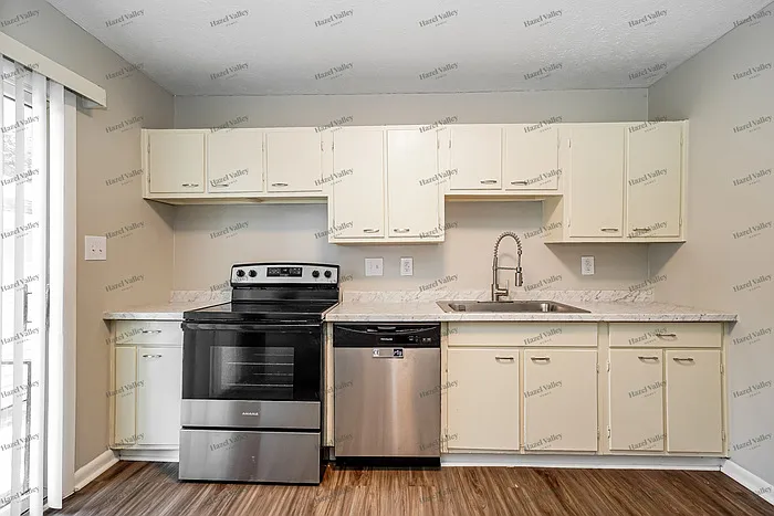 3165 Hillgate Rd — Photo 8