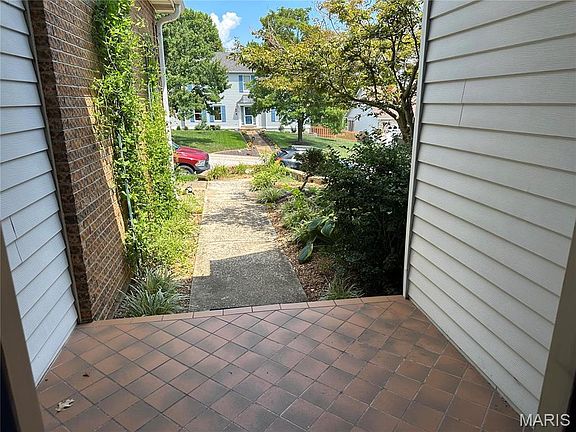 3rd image of 4 Grayson Ridge Dr