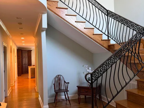 34 Whitehall, Bristol, TN 37620