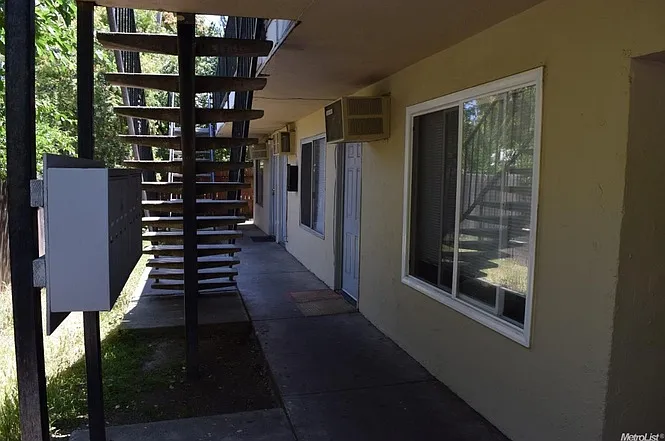1030 S Grant Street — Photo 3