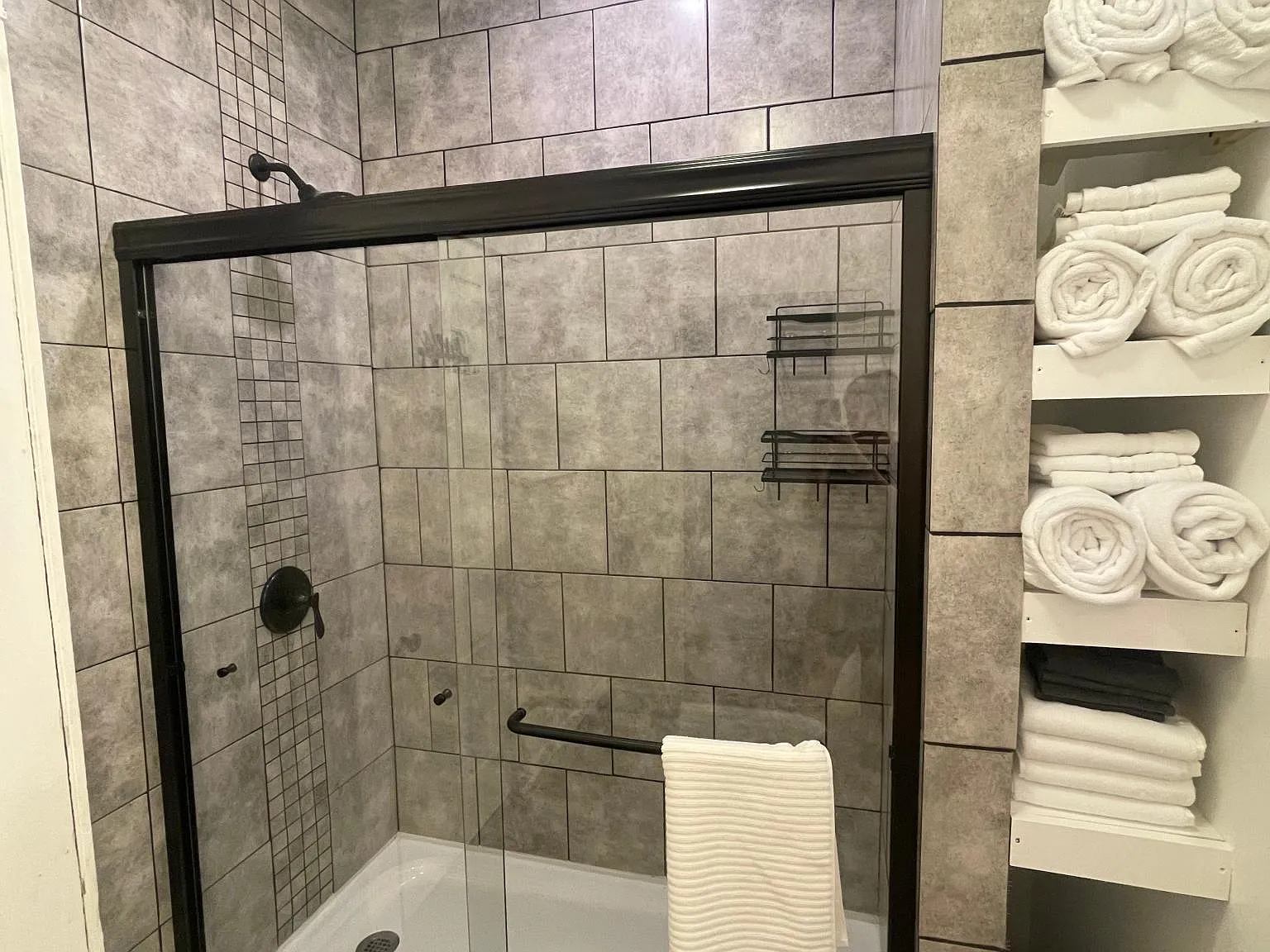 445 Ross Ave — Photo 4