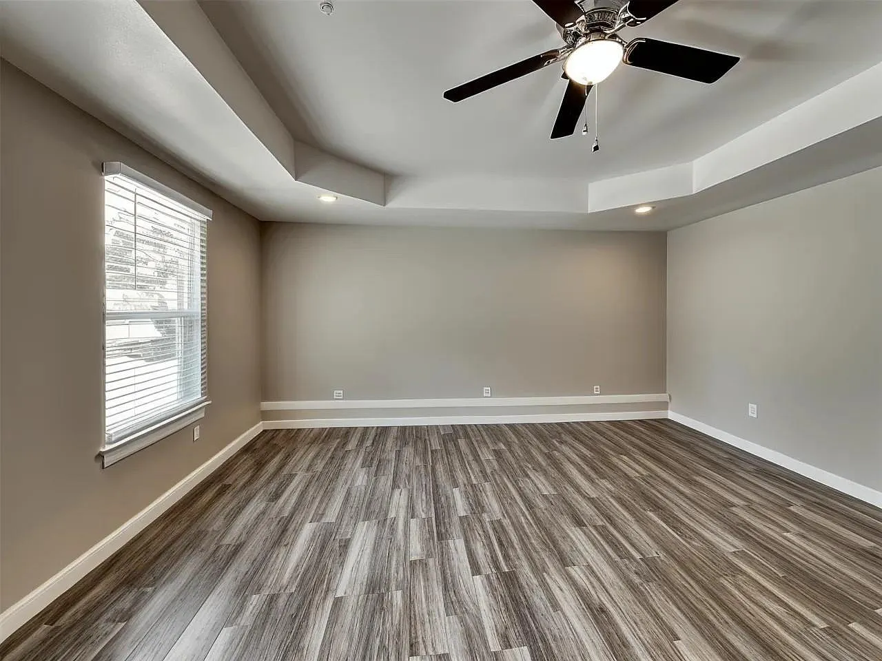 3 bed, 2.0 bath, 1716 sqft, $2,500 — Photo 3