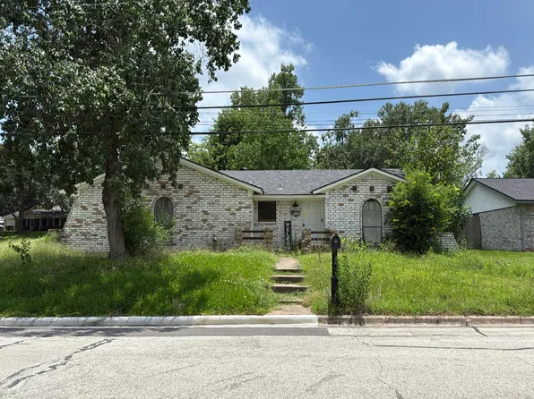 1213 W Jefferson St, Brenham, TX 77833