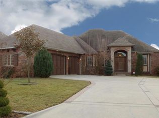 2822 E Woodford St, Springfield, MO 65804