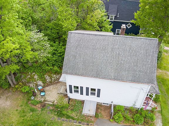 3rd image of 375 Main St