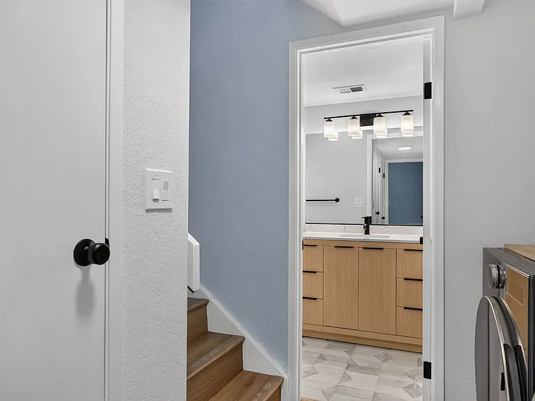 1512 Ashwood Dr — Photo 17