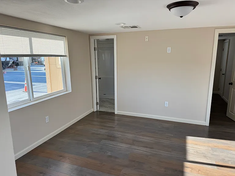 43813 Sierra Hwy — Photo 15