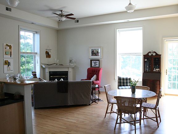 Living Room w/ Gas Fireplace
