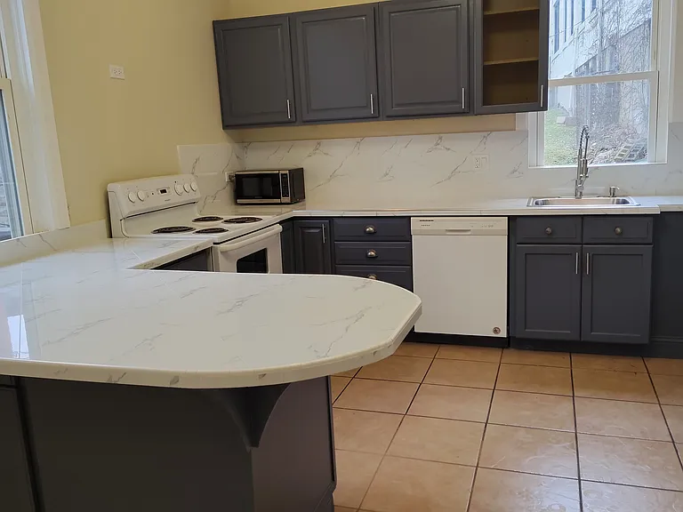7032 Thomas Blvd — Photo 2