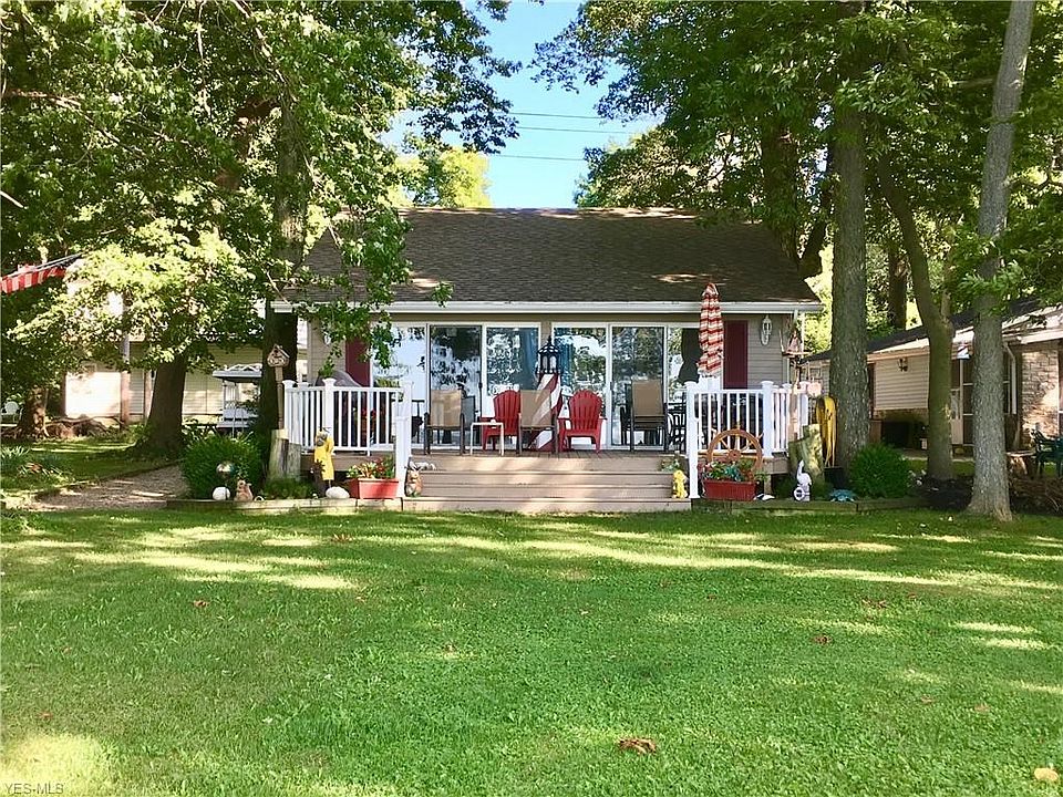 1st image of 918 W Lakeshore Dr