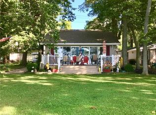 918 W Lakeshore Dr, Kelleys Island, OH 43438