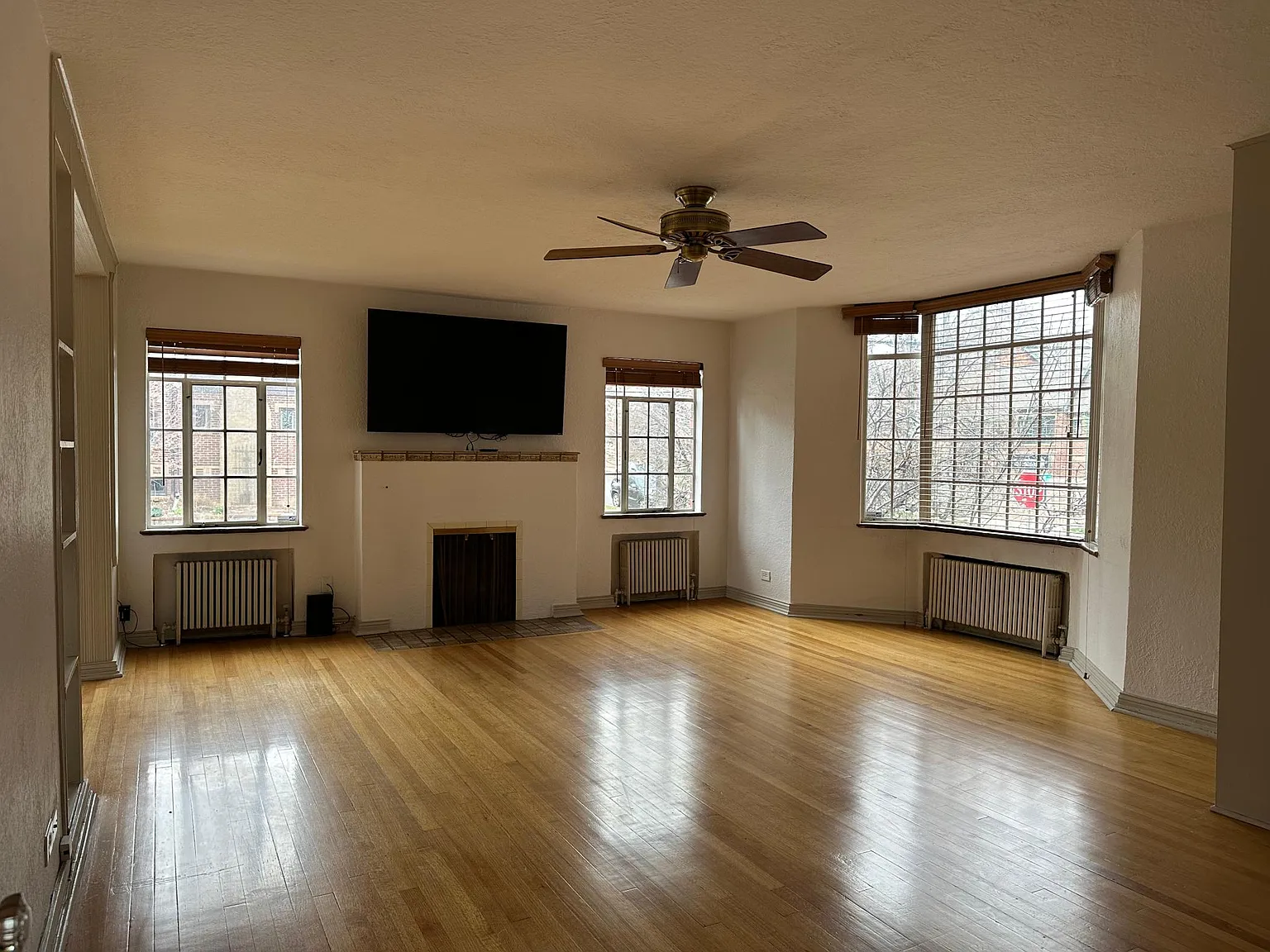 1595 Filbert Ct — Photo 3