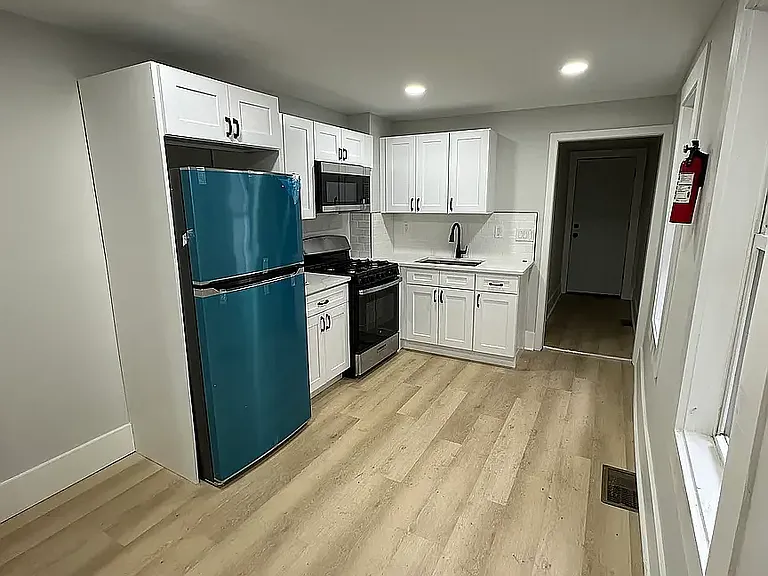 104 N Franklin St — Photo 3