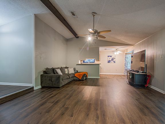 5th image of 15 Pinecrest Ln