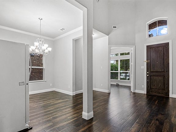 3rd image of 1602 Cypress Garden Ln