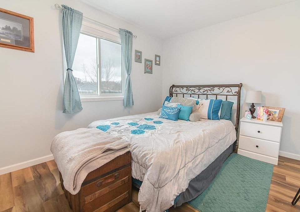 2nd image of 233 Coves Ct