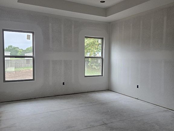 3rd image of 412 E Primrose Lane
