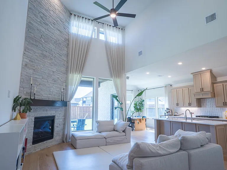 4370 Lavina Ln — Photo 7