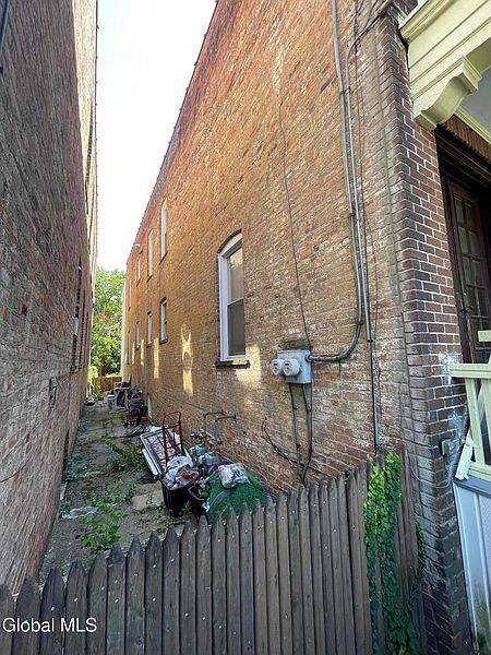 3rd image of 320 Quail Street