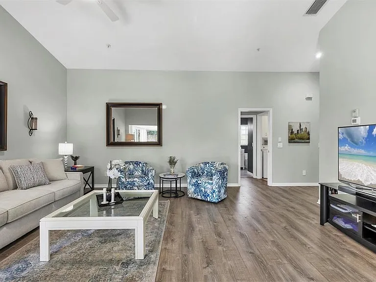 809 Montrose Dr #203 — Photo 15