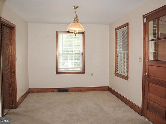 5th image of 207 Governors Ave