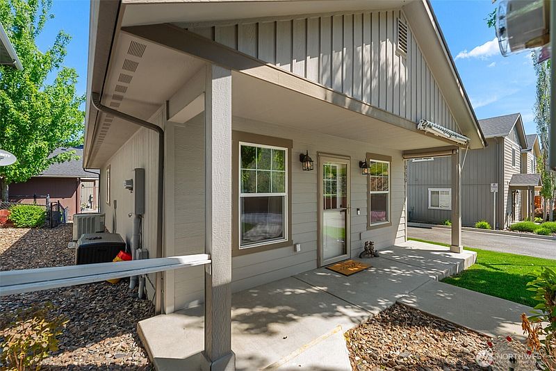 4th image of 2152 Roper Lane