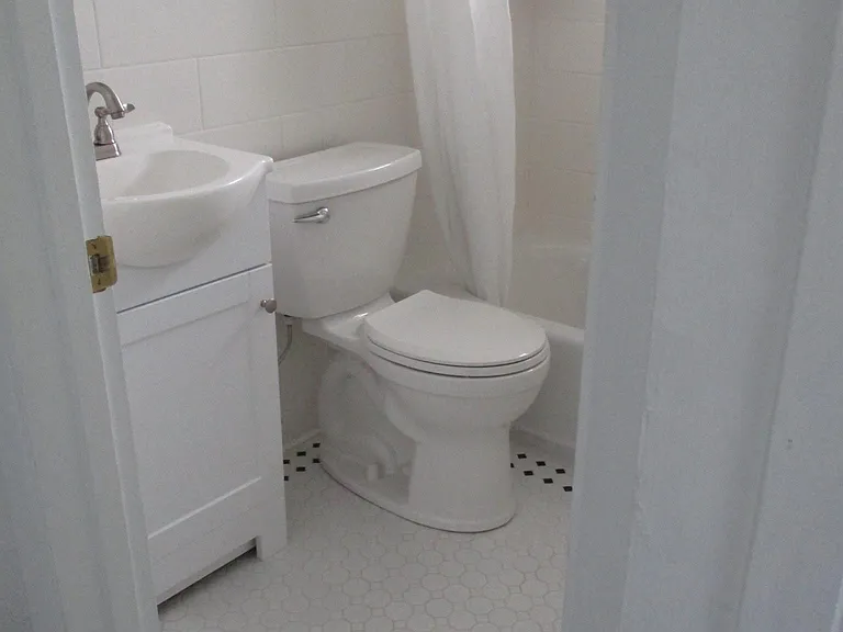 833 Chester Ave #2 — Photo 17