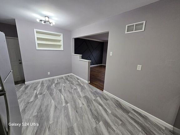 5th image of 295 Meadowcrest Dr