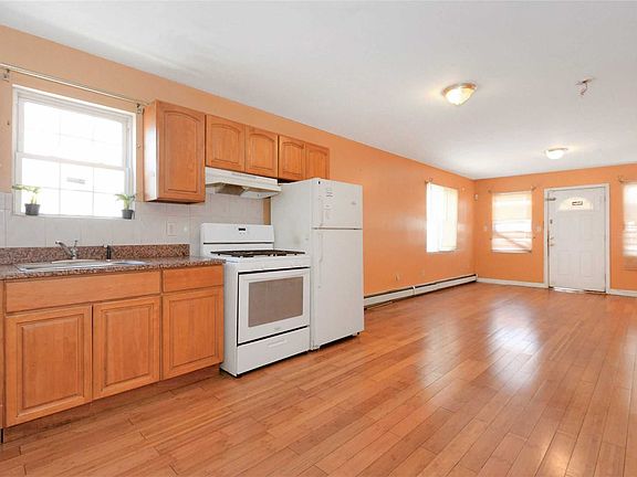 4th image of 13206 Atlantic Ave