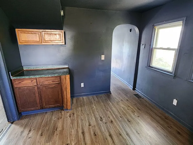 10317 Reno Ave — Photo 9